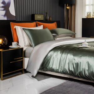 Experience luxury bedding crafted from 100% pure mulberry silk - Image 1